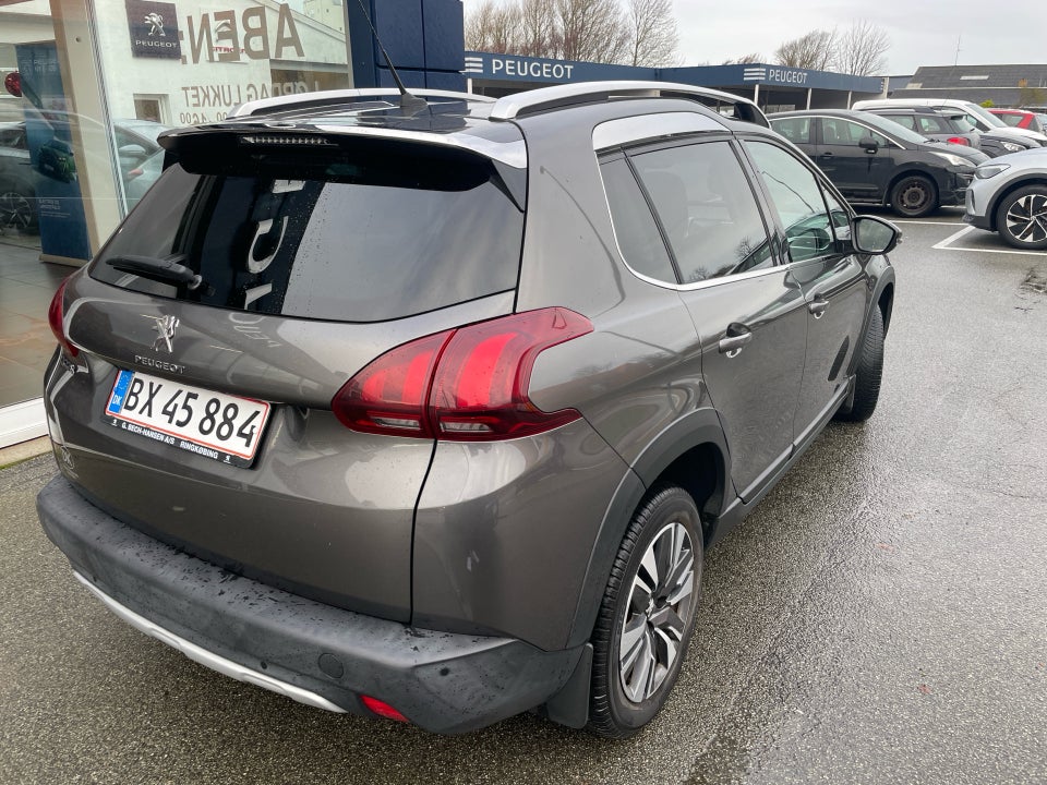 Peugeot 2008 1,2 e-THP 110 Selection Sky 5d