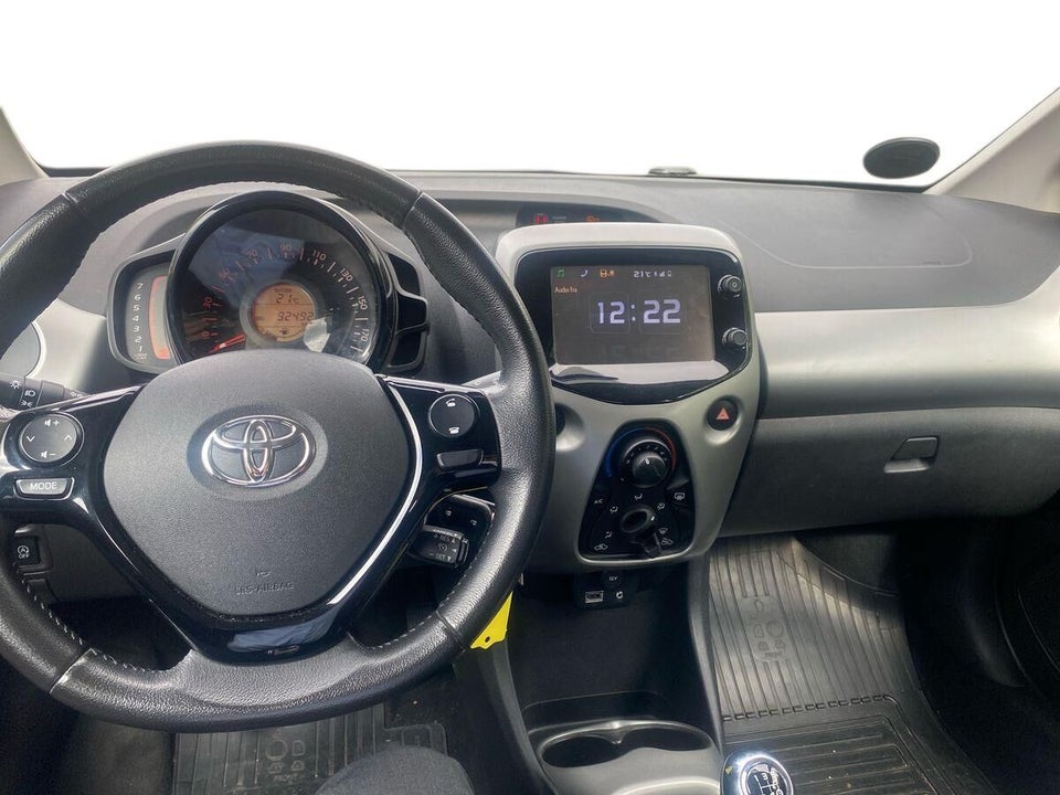 Toyota Aygo 1,0 VVT-i x-black 5d