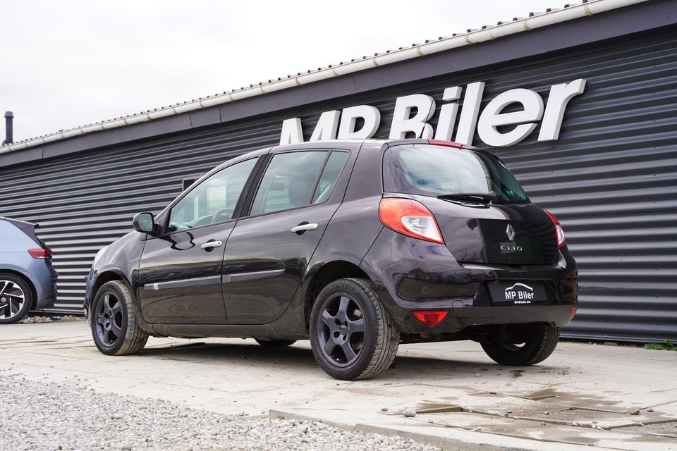 Renault Clio III 1,2 16V TCe Expression 5d