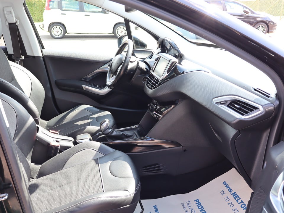 Peugeot 2008 1,2 e-THP 110 Allure Sky 5d