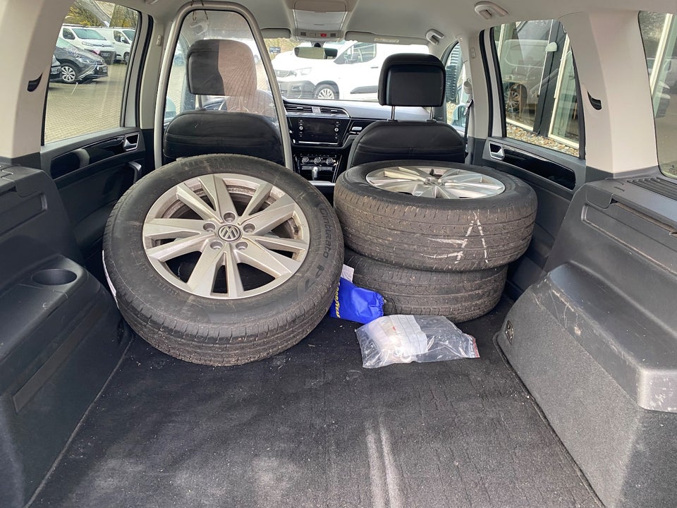 VW Touran 2,0 TDi 150 Highline+ DSG Van 5d