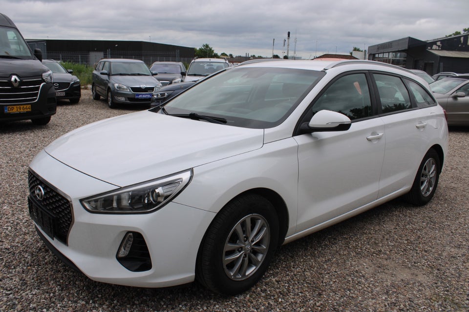 Hyundai i30 1,6 CRDi 110 Select stc. 5d