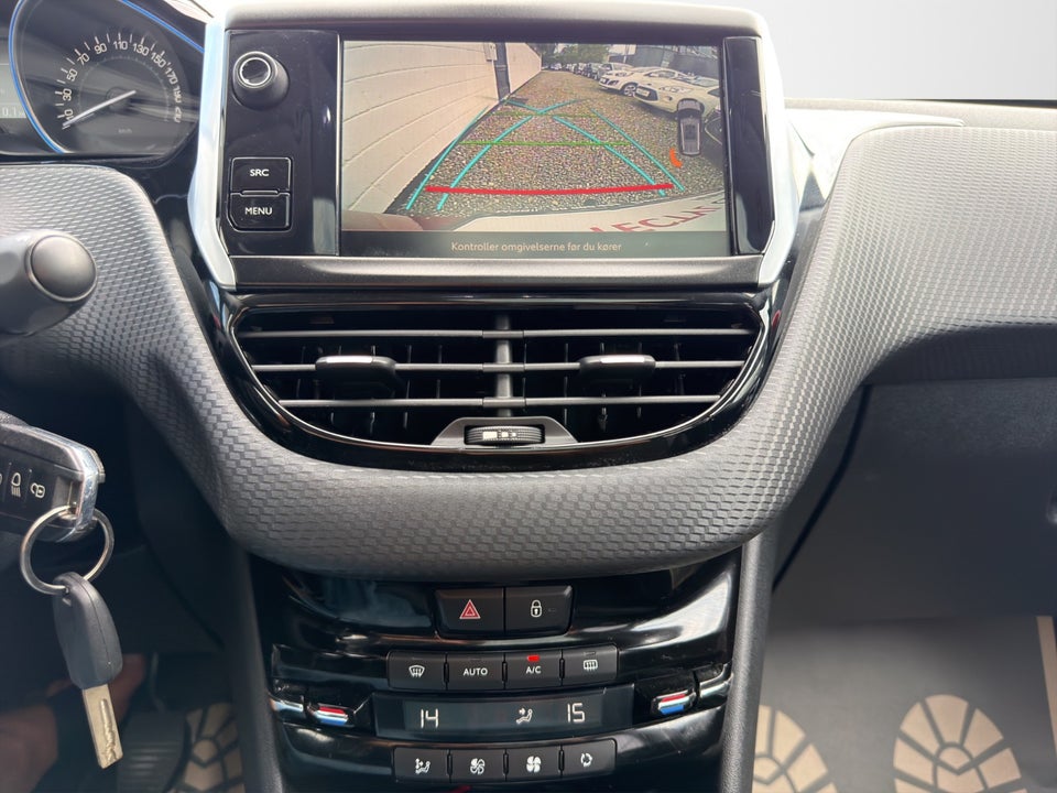 Peugeot 2008 1,2 e-THP 110 Allure Sky 5d
