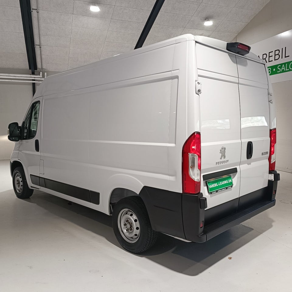 Peugeot Boxer 333 2,2 BlueHDi 140 L2H2 Premium
