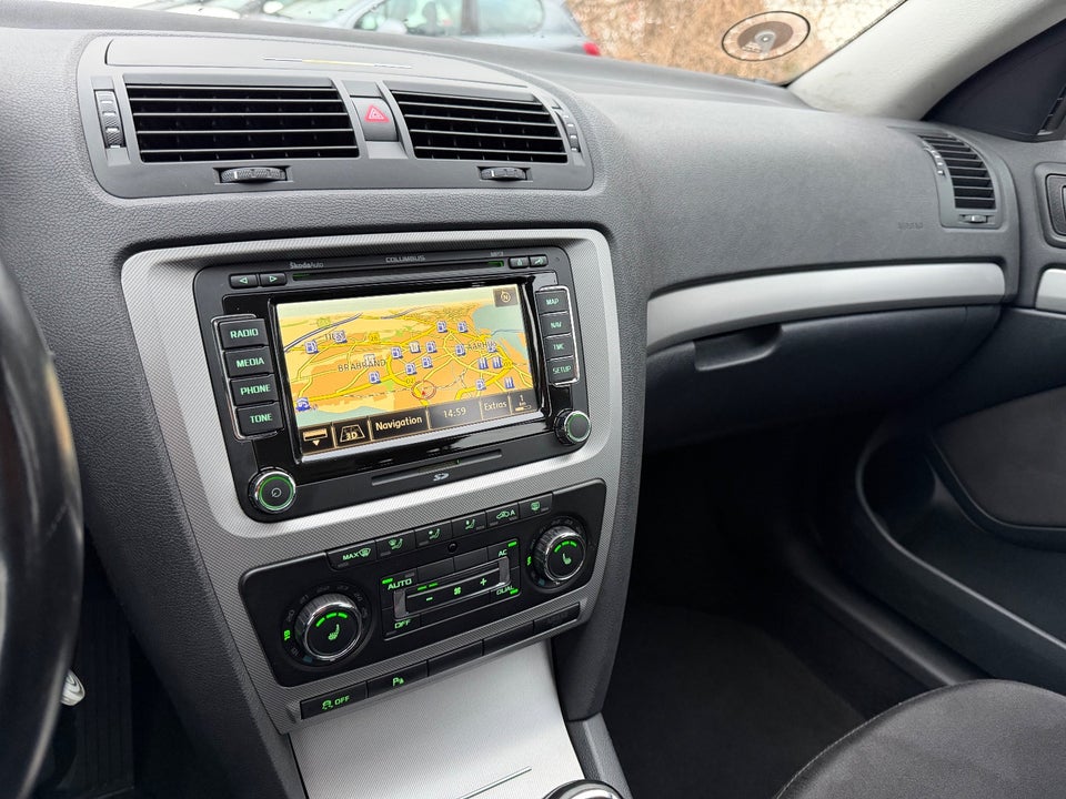 Skoda Octavia 1,6 TDi 105 Ambiente Combi 5d