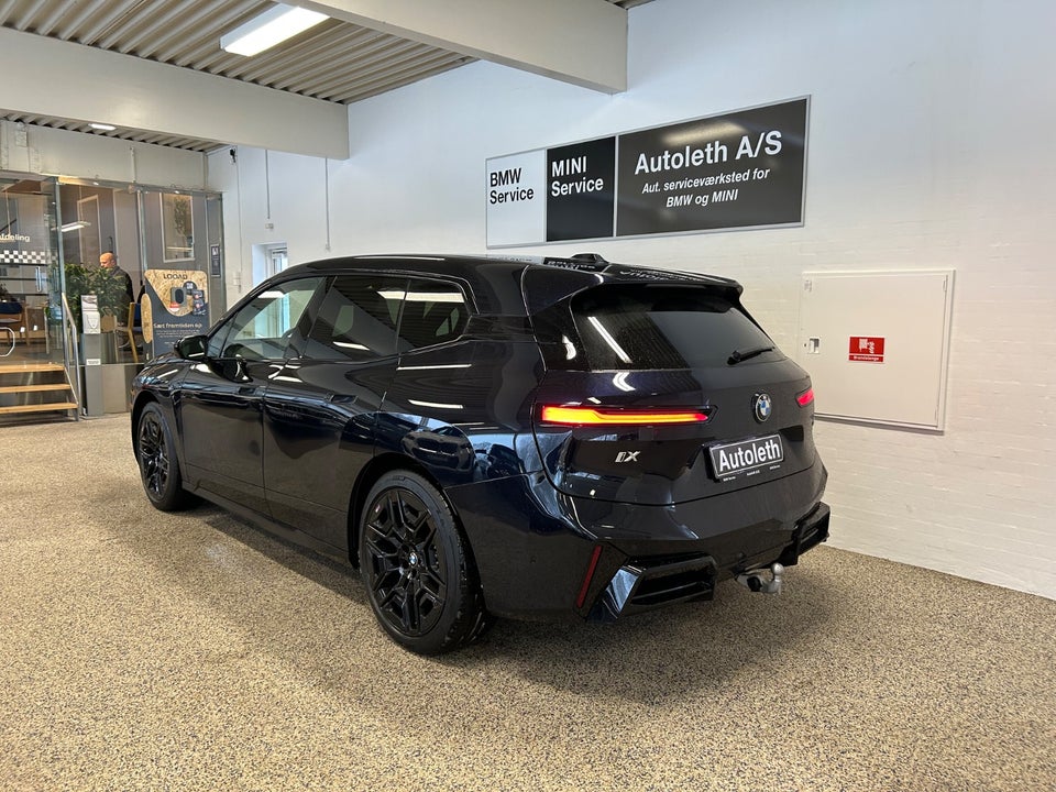 BMW iX xDrive45 Fully Charged 5d