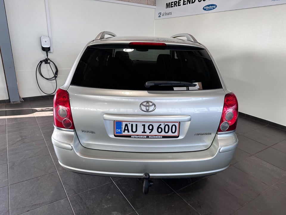 Toyota Avensis 1,8 Sol+ stc. 5d