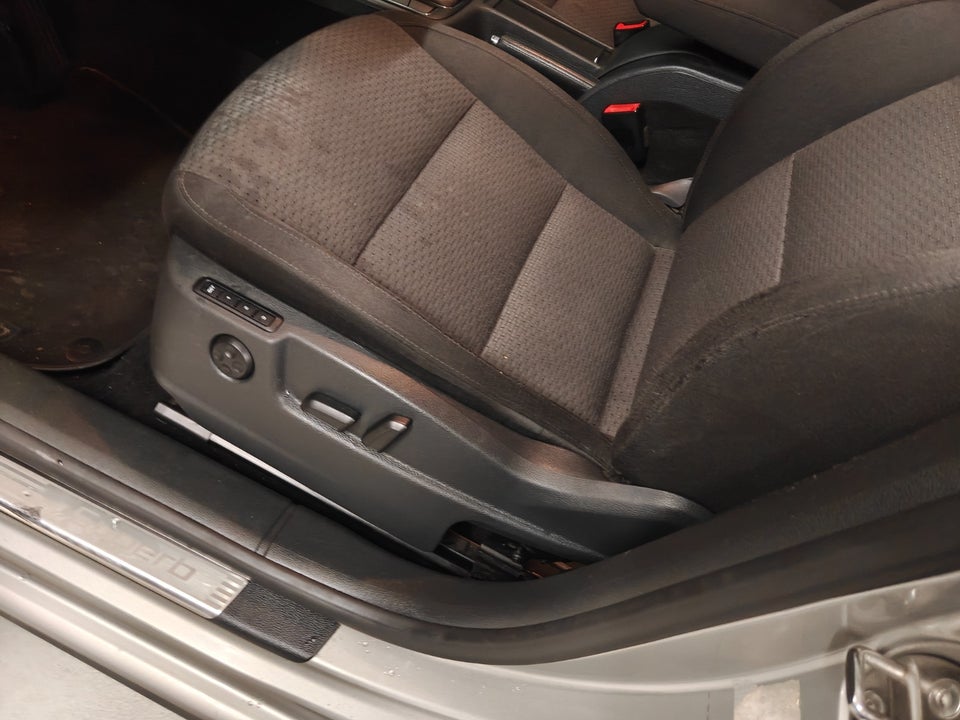 Skoda Superb 1,8 TSi 160 Elegance Combi 5d