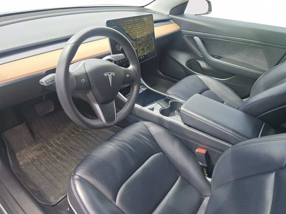Tesla Model 3 Standard Range+ RWD 4d