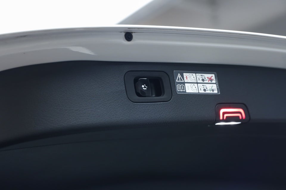 Mercedes C300 e 2,0 AMG Line stc. aut. 5d