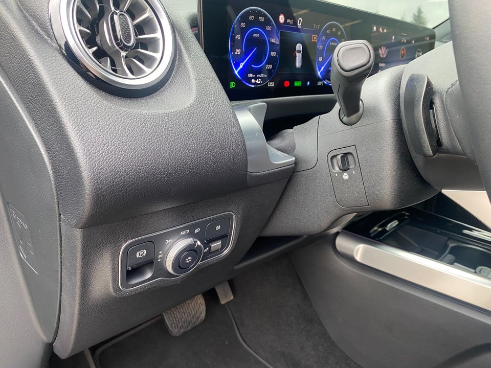 Mercedes EQB250+ Progressive 5d