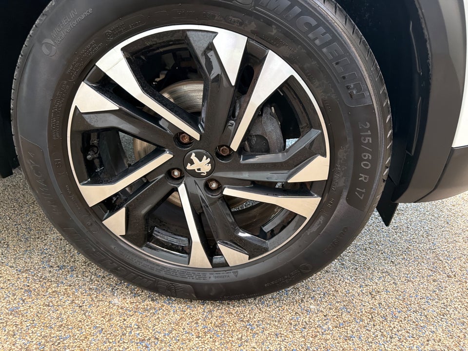 Peugeot 2008 1,2 PureTech 130 Allure 5d