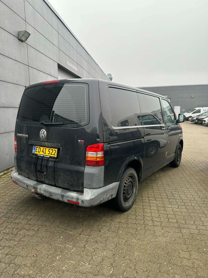 VW Transporter 2,5 TDi 130 Kassevogn aut. kort 4d