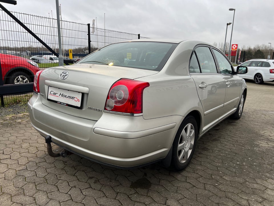 Toyota Avensis 1,8 VVT-i Terra 4d