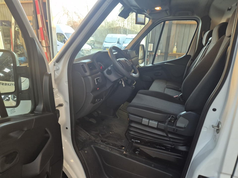 Renault Master IV T45 2,3 dCi 145 L3H3 Kassevogn RWD