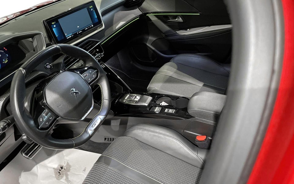 Peugeot e-208 50 GT Sky 5d