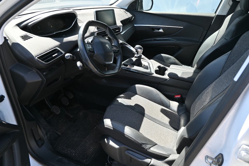 Peugeot 5008 1,2 e-THP 130 Allure 7prs 5d