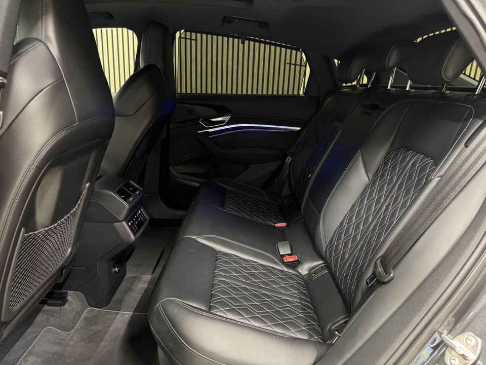 Audi e-tron 55 S-line Sportback quattro 5d