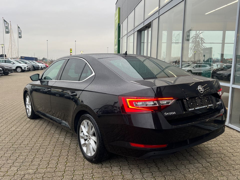 Skoda Superb 2,0 TDi 150 Business Edition DSG 5d