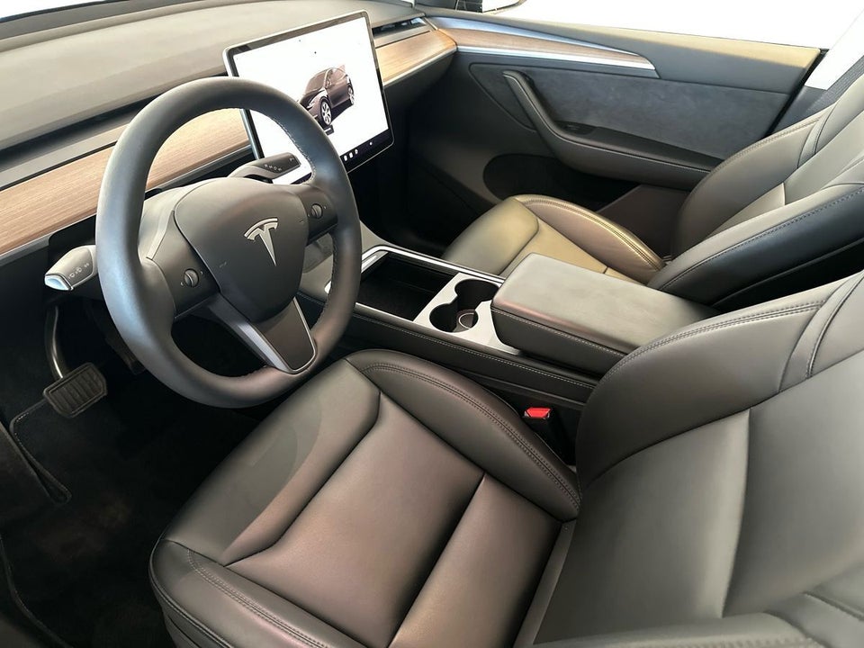 Tesla Model Y Long Range AWD 5d