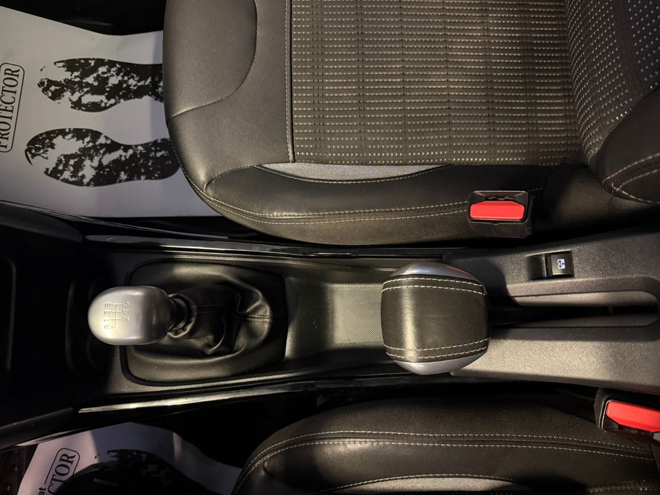 Peugeot 2008 1,5 BlueHDi 100 Allure Sky 5d