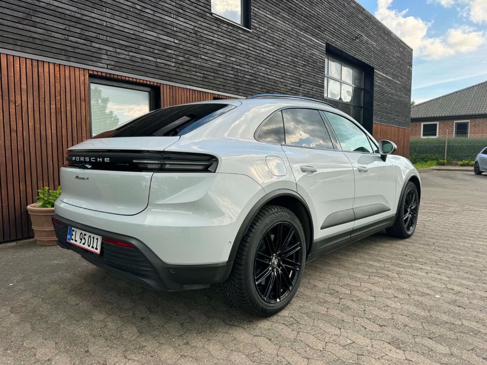Porsche Macan 4 5d