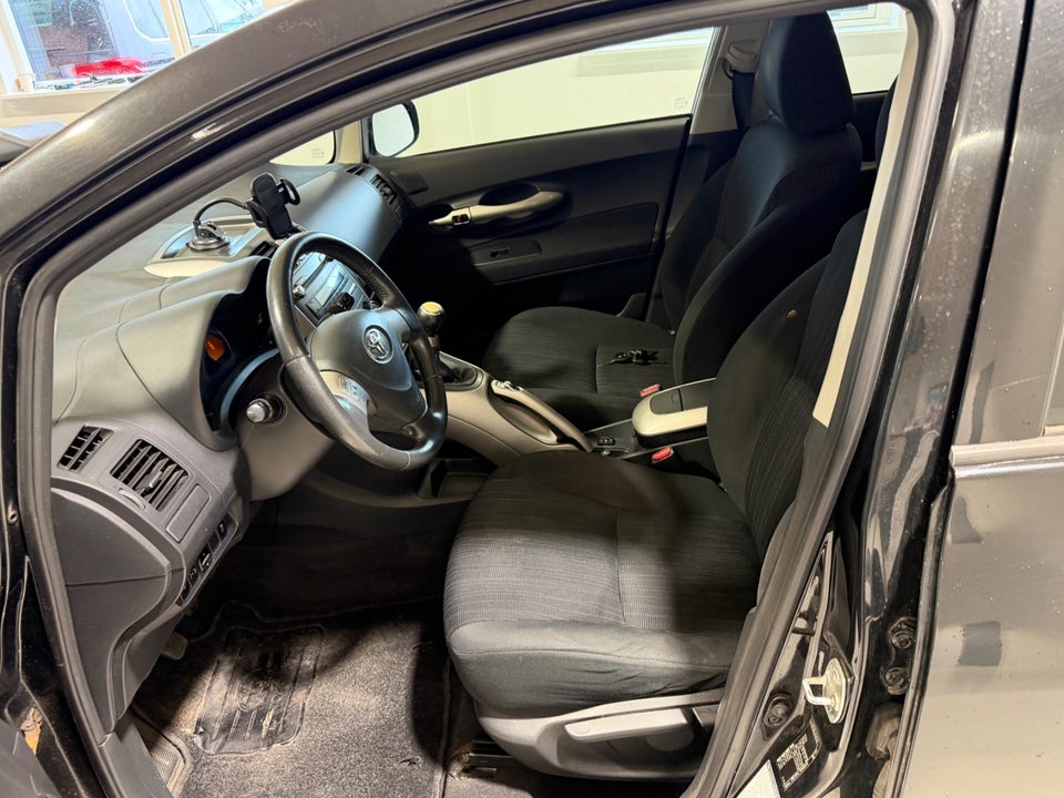 Toyota Auris 1,6 Luna 5d