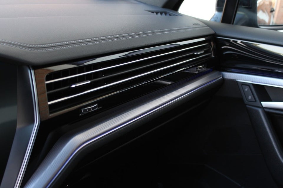 VW Touareg 3,0 TDi 286 R-line aut. 4Motion Van 5d