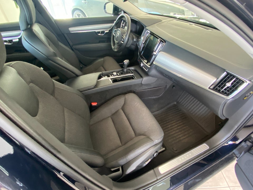 Volvo V90 2,0 D3 150 Momentum 5d