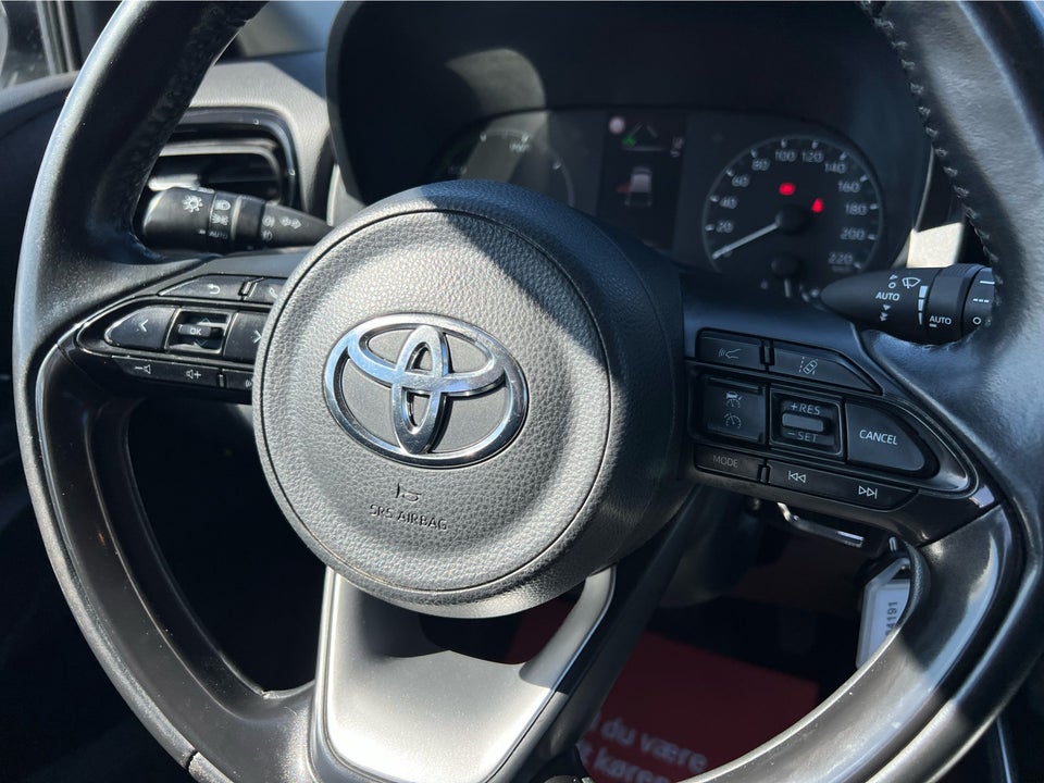 Toyota Yaris 1,5 Hybrid Essential e-CVT 5d