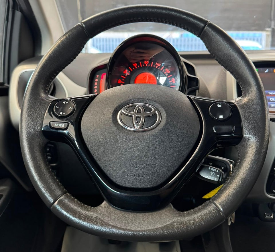 Toyota Aygo 1,0 VVT-i x-play x-touch 5d