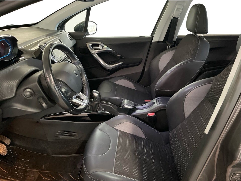 Peugeot 2008 1,2 e-THP 110 Selection Sky 5d