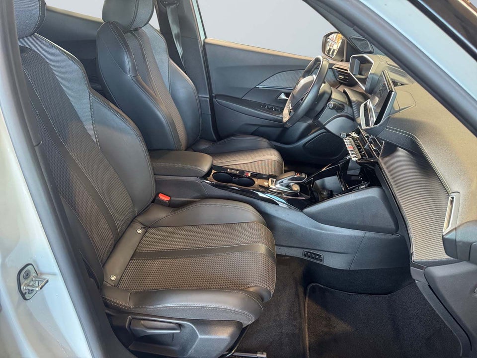 Peugeot e-2008 50 GT 5d