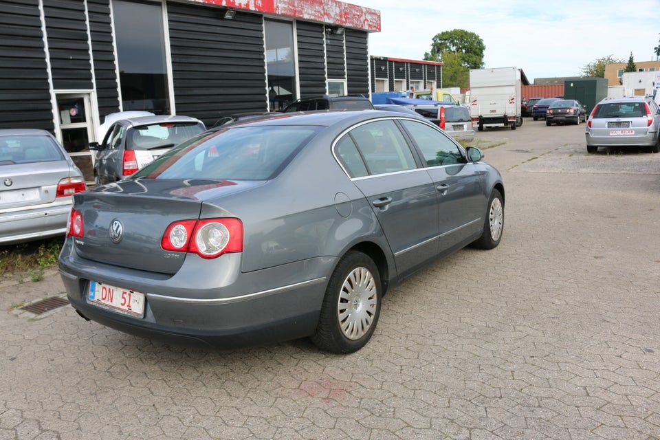 VW Passat 2,0 FSi Trendline 4d