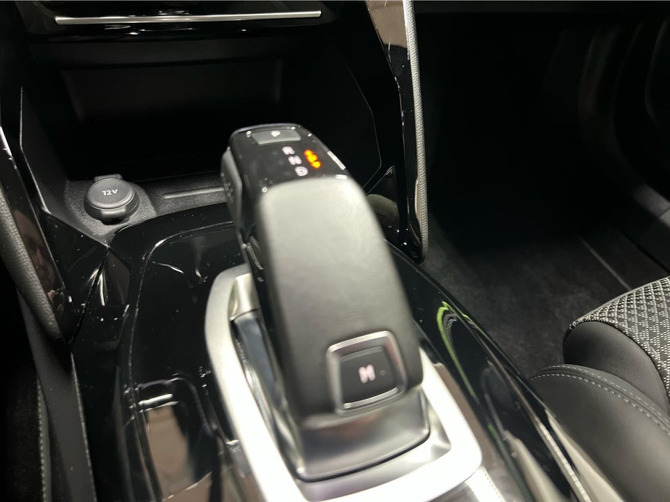 Peugeot 2008 1,2 PureTech 130 GT EAT8 5d