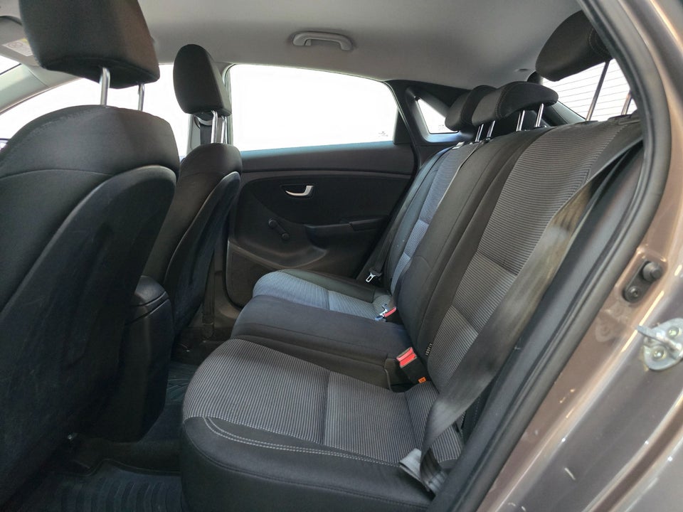 Hyundai i30 1,6 CRDi 110 XTR Eco 5d