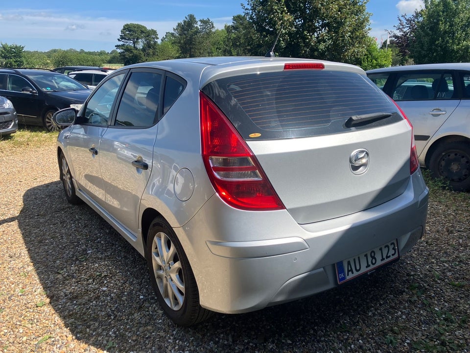 Hyundai i30 1,6 CRDi 90 Blue Drive 5d