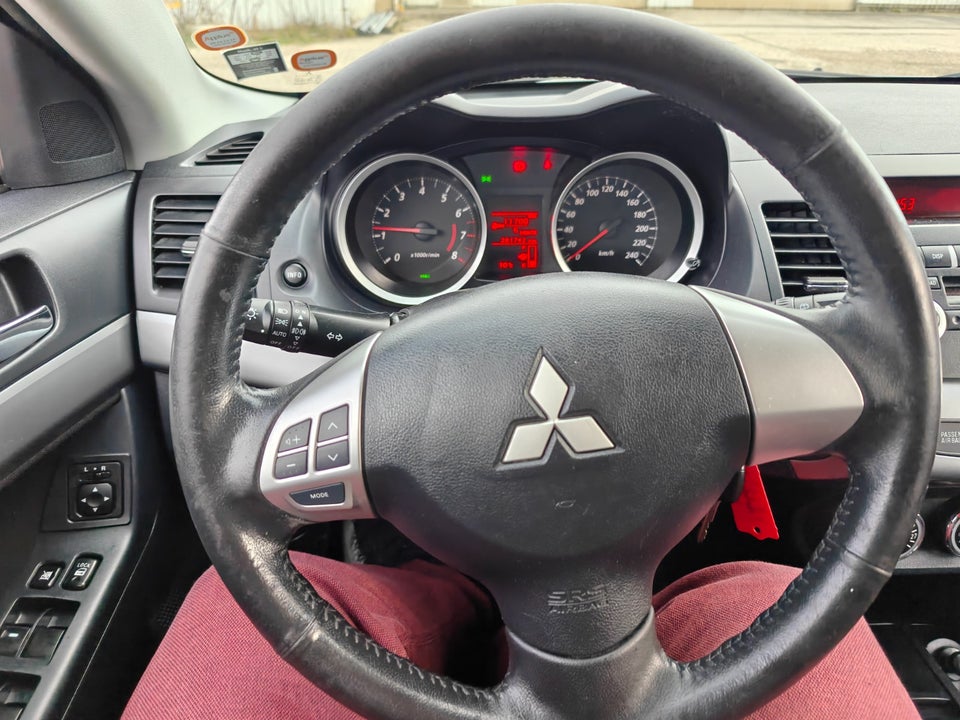 Mitsubishi Lancer 1,6 Invite SportBack 5d