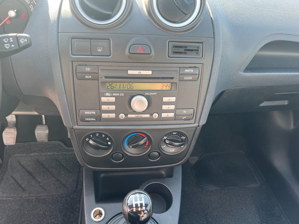 Ford Fiesta 1,4 Ambiente 5d