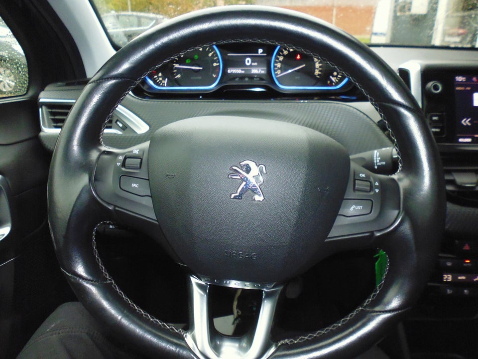 Peugeot 2008 1,2 e-THP 110 Allure Sky EAT6 5d