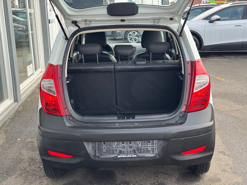 Hyundai i10 1,1 Base 5d