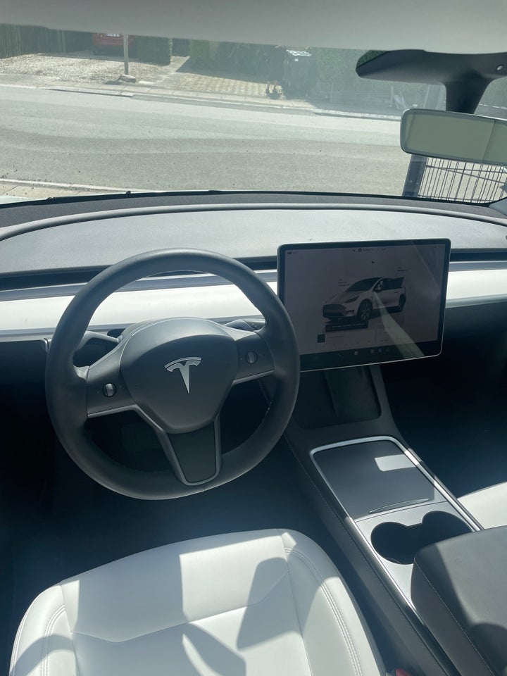 Tesla Model Y Long Range AWD 5d