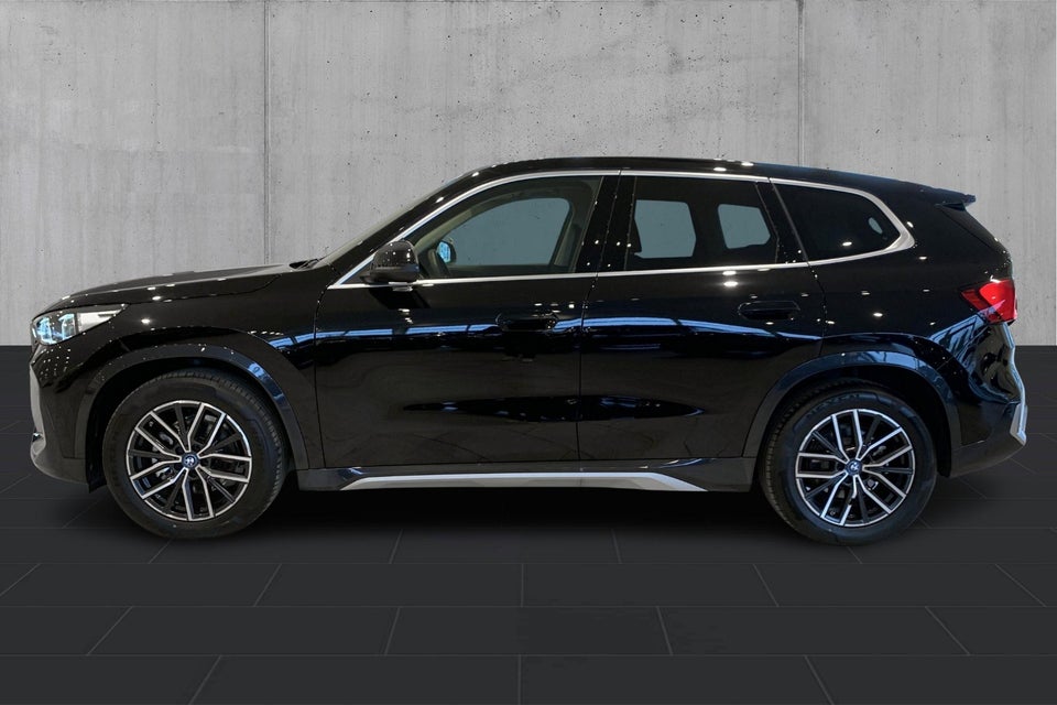 BMW iX1 eDrive20 X-Line 5d