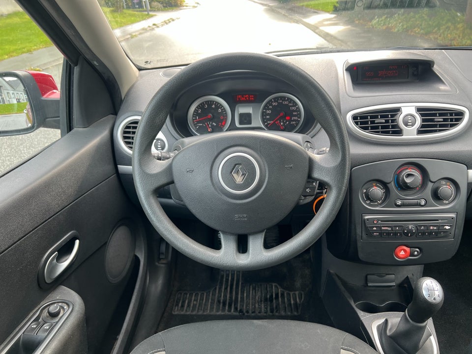 Renault Clio III 1,2 16V Advantage 5d