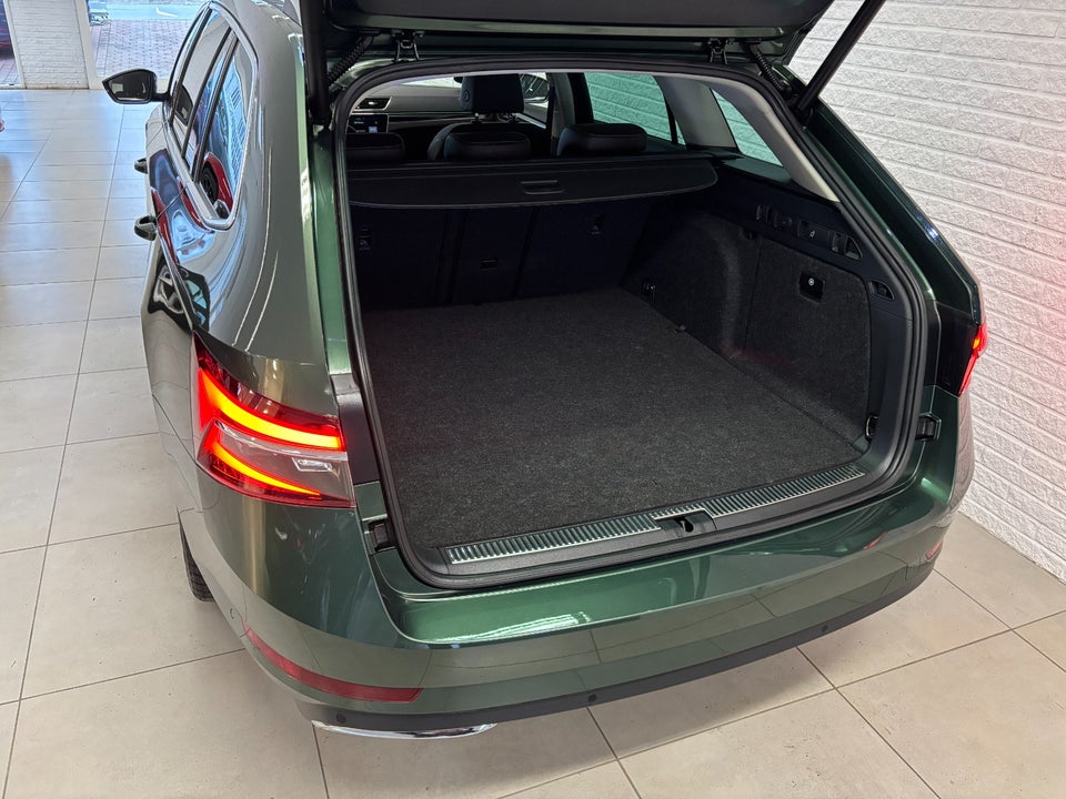 Skoda Superb 1,4 TSi iV Laurin & Klement Combi DSG 5d