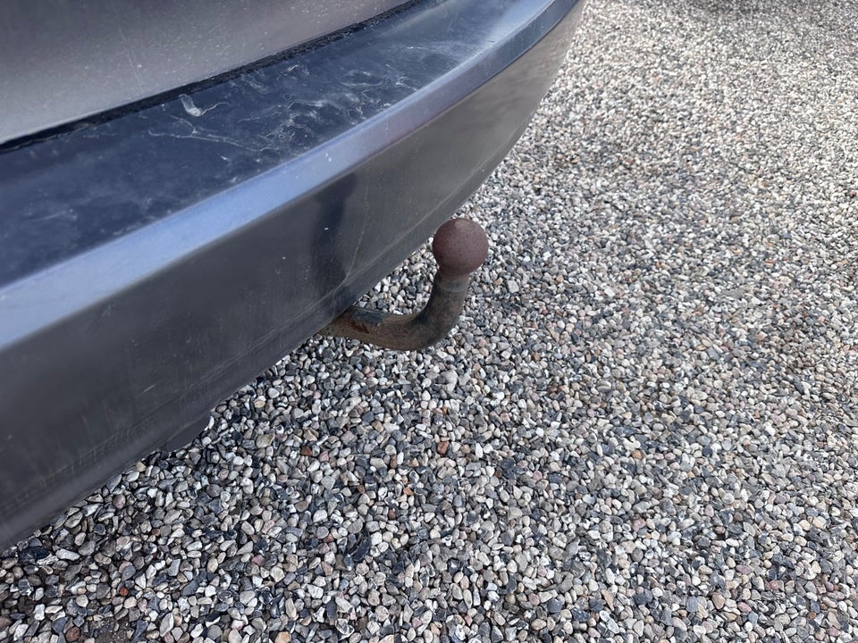 Toyota Avensis 2,0 D-4D Executive stc. 5d