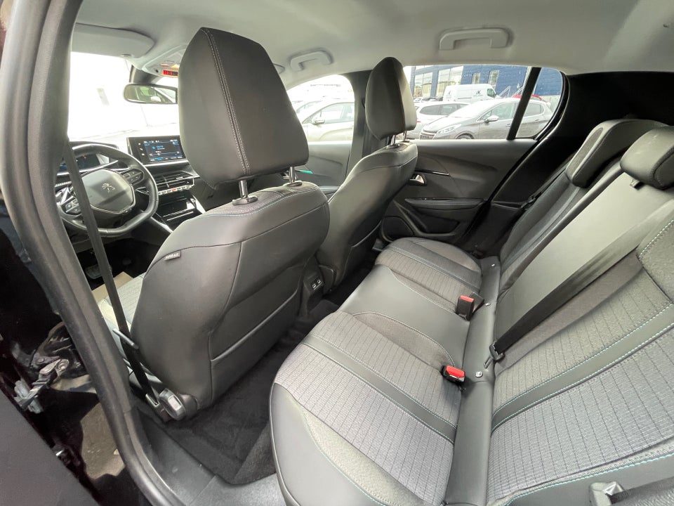 Peugeot 208 1,2 PureTech 100 Allure+ EAT8 5d