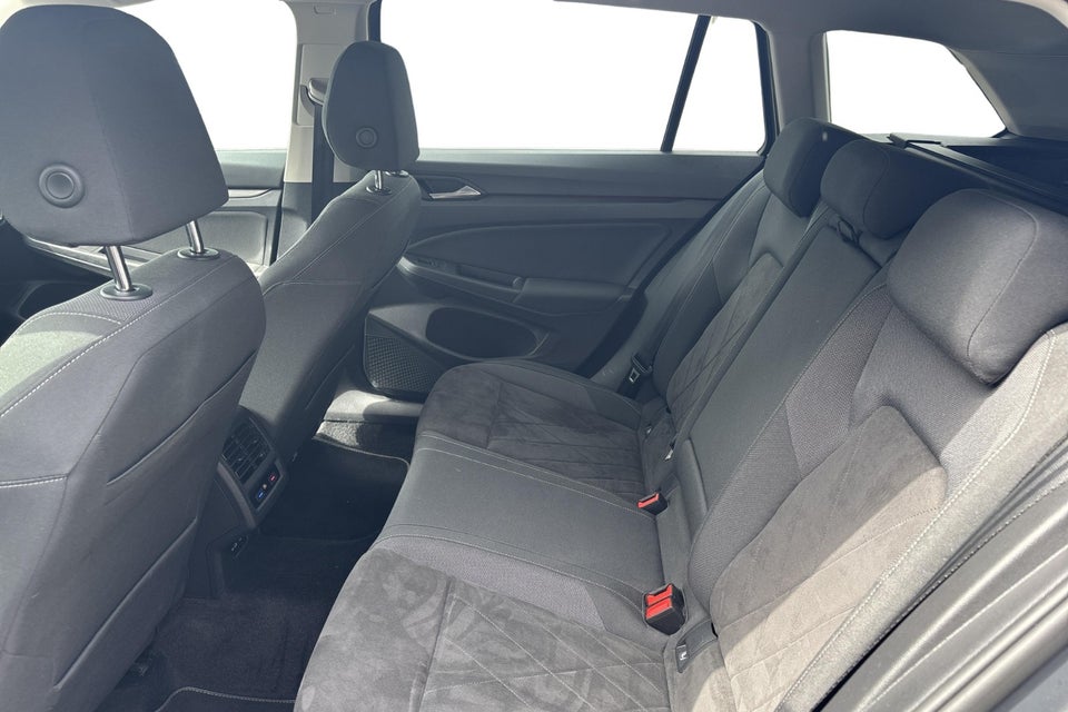 VW Golf VIII 1,5 eTSi 150 Style Variant DSG 5d