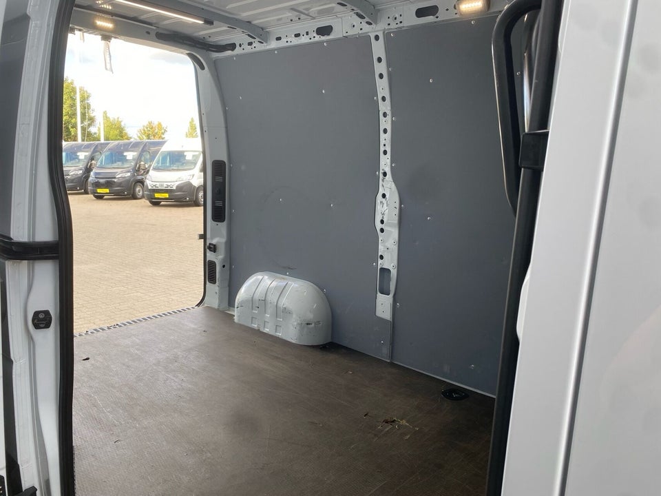 Nissan Interstar 2,0 dCi 150 L2H2 N-Connecta Van