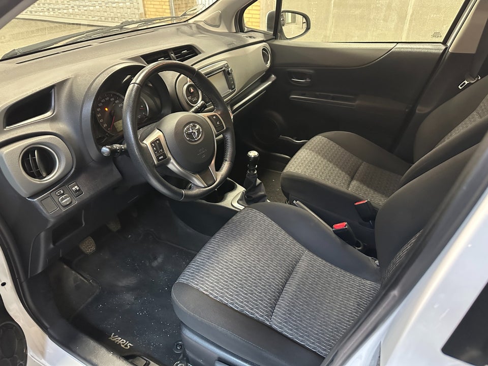 Toyota Yaris 1,3 VVT-i T2 5d